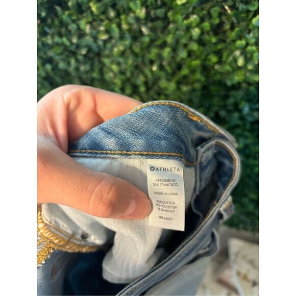 Athleta Light Wash Straight Leg Crop Jeans Sz 4 - Picture 4 of 5